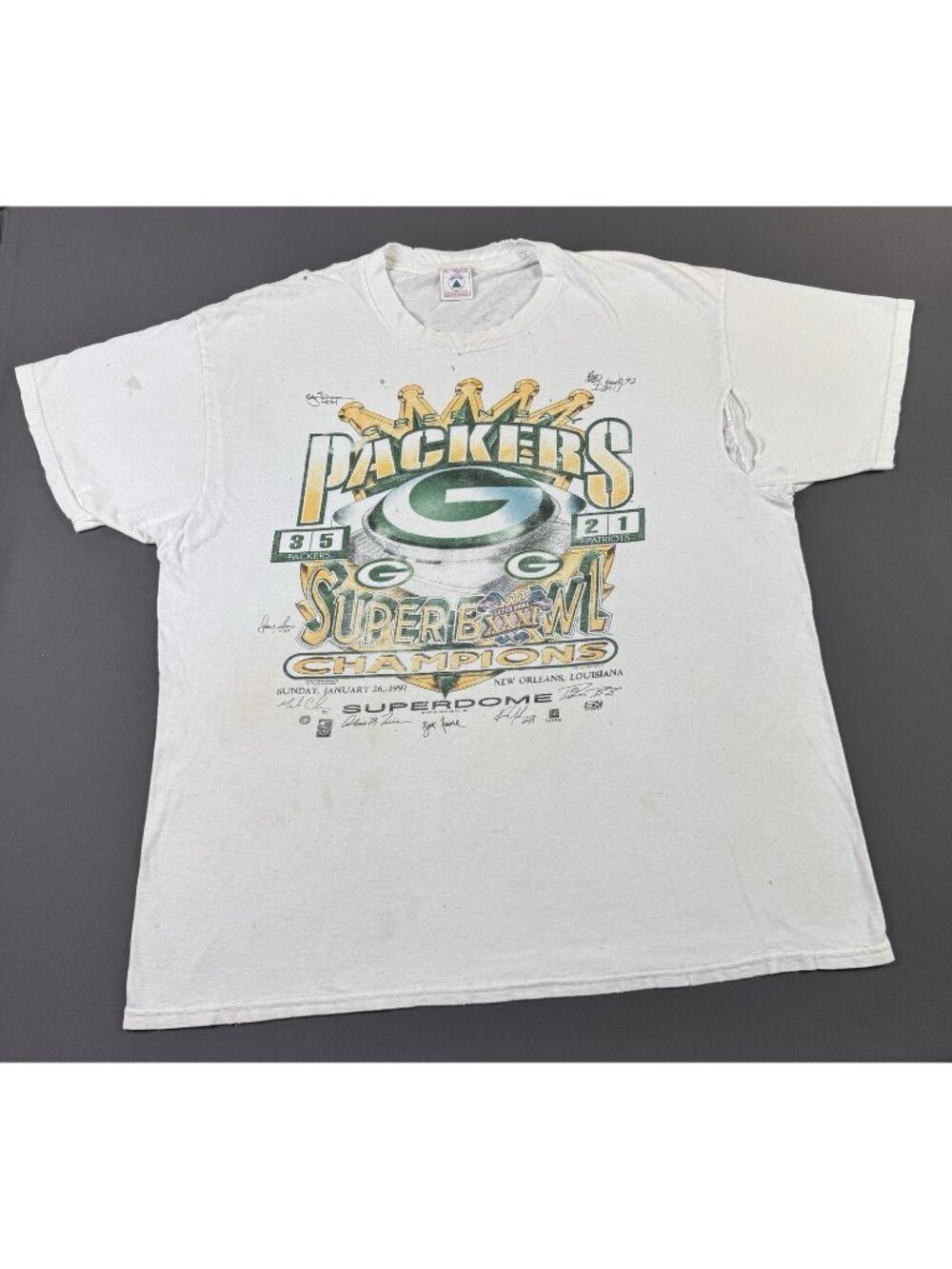 Rare Vintage 90s NFL Greenbay Packers Football Superbowl Champions Thrashed Fade